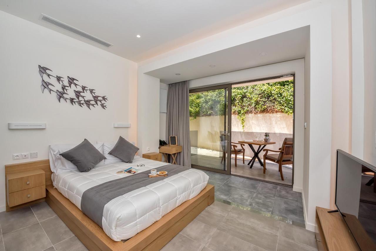 Lilium Luxury Suites Agia Marina Extérieur photo