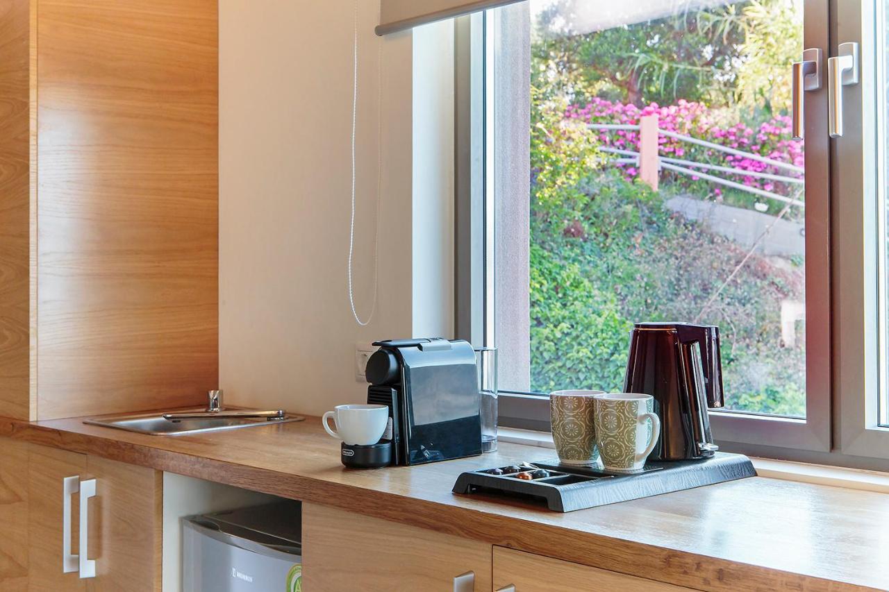 Lilium Luxury Suites Agia Marina Extérieur photo