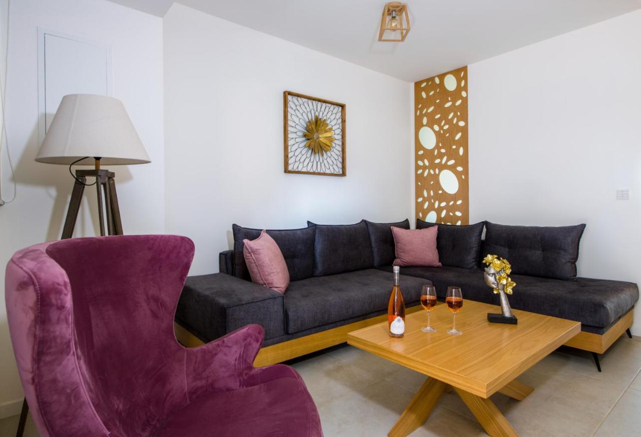 Lilium Luxury Suites Agia Marina Extérieur photo