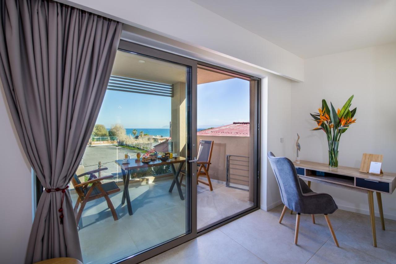 Lilium Luxury Suites Agia Marina Extérieur photo