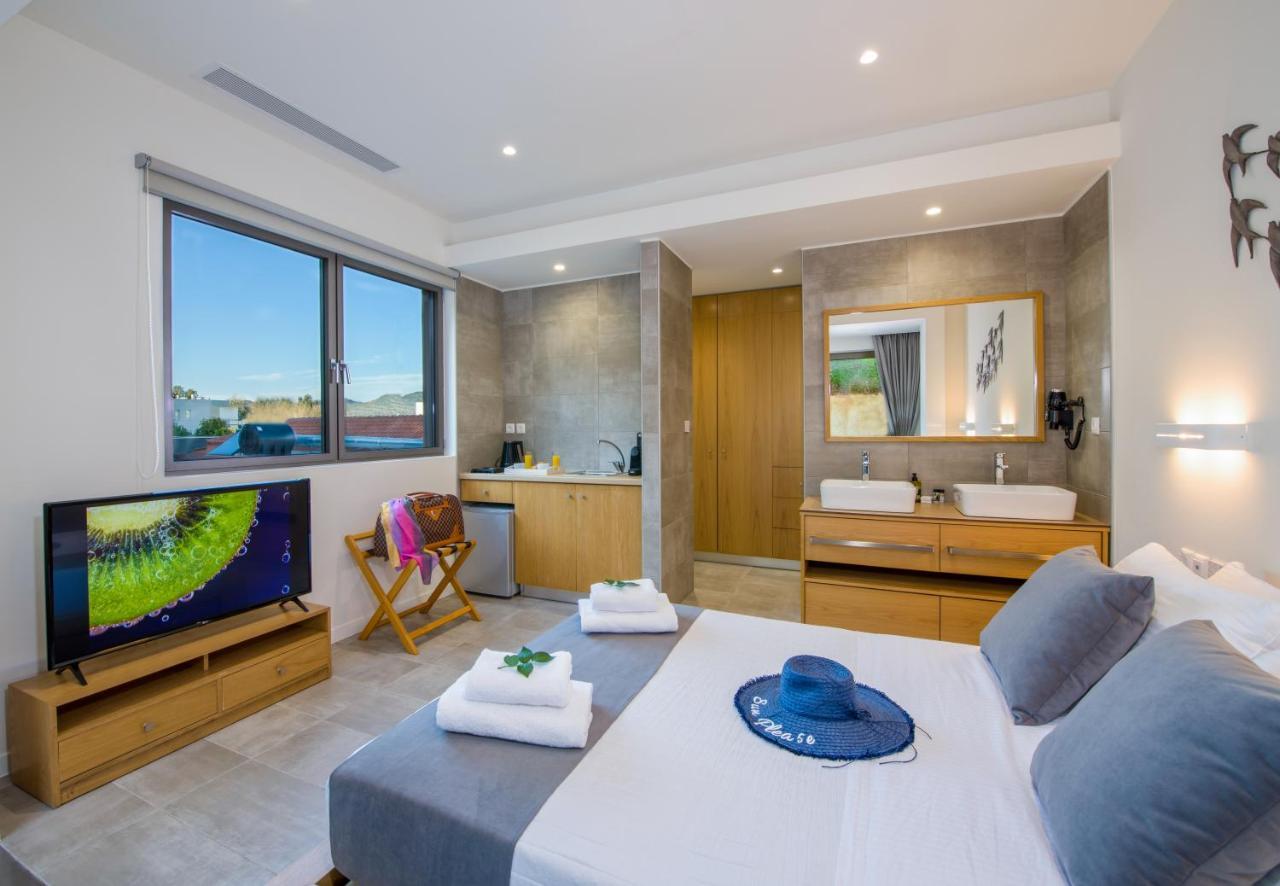 Lilium Luxury Suites Agia Marina Extérieur photo