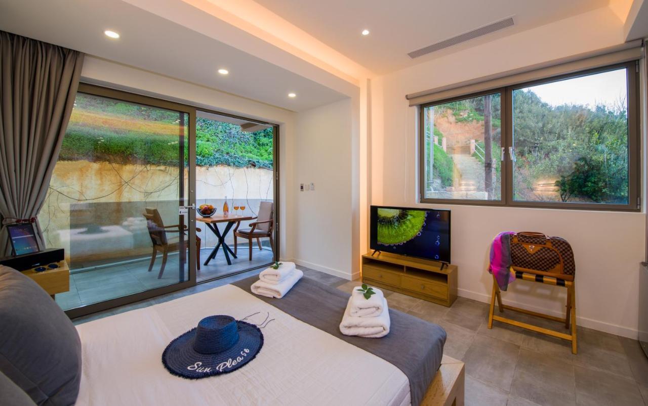 Lilium Luxury Suites Agia Marina Extérieur photo