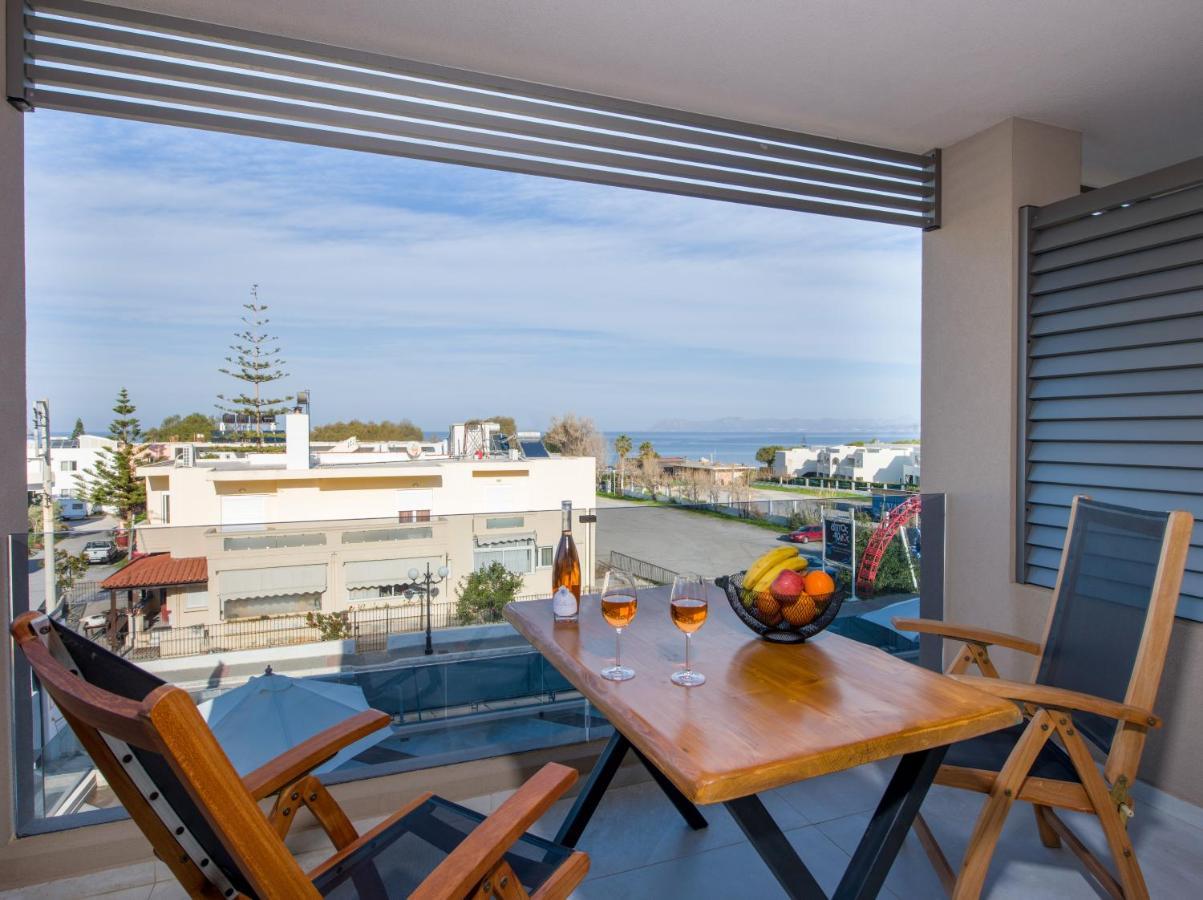 Lilium Luxury Suites Agia Marina Extérieur photo